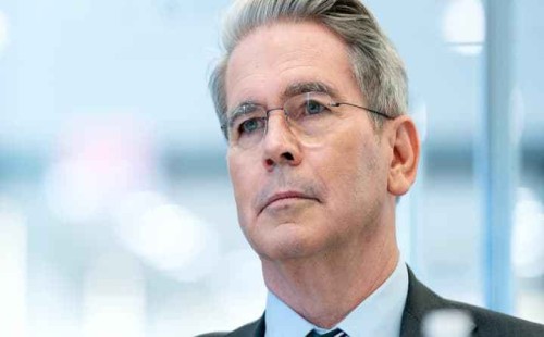 ট্রাম্পের অর্থমন্ত্রী হলেন স্কট ব্যাসেন্ট 