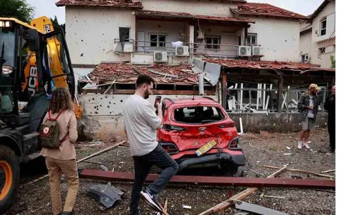 ইসরায়েলে একরাতে ৩৪০টি ক্ষেপণাস্ত্র ও ড্রোন হামলা 