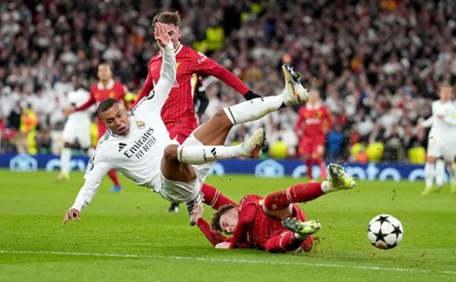 ১৫ বছর পর লিভারপুলের কাছে হারলো রিয়াল 