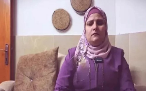 এক বসায় দৃষ্টিপ্রতিবন্ধী তরুণীর কোরআন খতম 