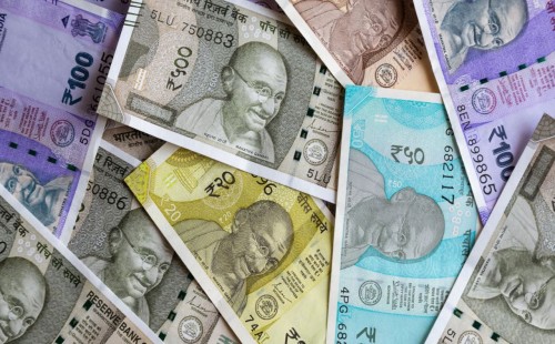 সর্বকালের সর্বনিম্নে ভারতীয় রুপির দাম 