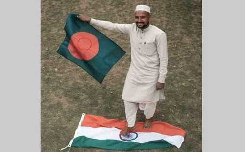 ভারতের পতাকা মাড়ানোর ছবিটি তৈরি এআই দিয়ে 