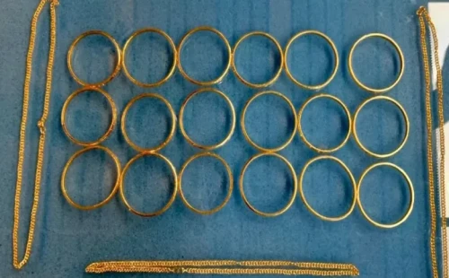 বিমানের সিটের নিচে মিলল কোটি টাকার সোনা 