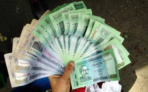 নগদ টাকা তুলতে হিমশিম 