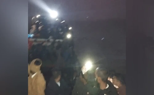 দেড়শতাধিক যাত্রী নিয়ে মাঝ সমুদ্রে বোটের ইঞ্জিন বিকল 