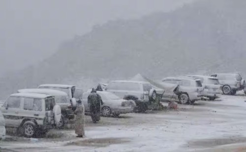 মাইনাস ৩ ডিগ্রি শৈত্যপ্রবাহে জমে যাচ্ছে সৌদি 