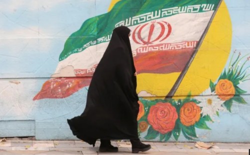 বিতর্কিত হিজাব আইন আটকে দিল ইরান 