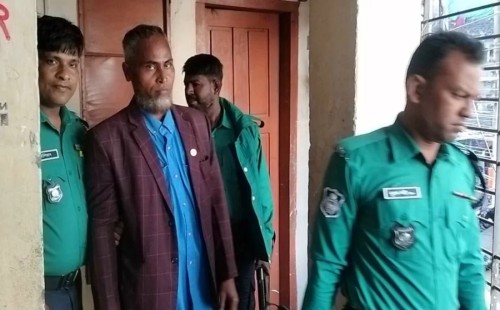 আবাসিক হোটেল থেকে নারীসহ আওয়ামী লীগ নেতা আটক 