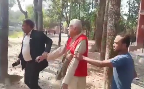 বীর মুক্তিযোদ্ধার গলায় জুতার মালা পরিয়ে হেনস্তা 