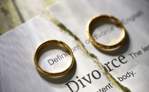 যে কারণে স্বামীকে ১২ বার বিয়ে করে ১২ বার তালাক 