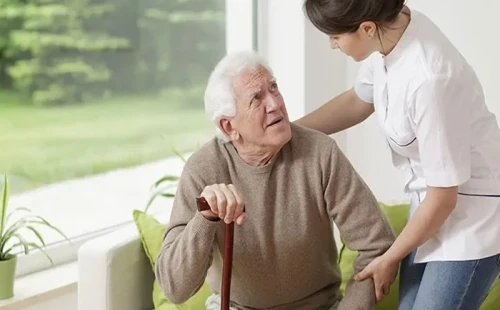 শীতকালে বৃদ্ধদের জন্য বাড়তি যত্ন 