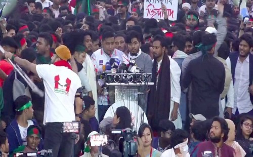 আপনাদের আম্মু আর দেশে ফিরবে না: হাসনাত 