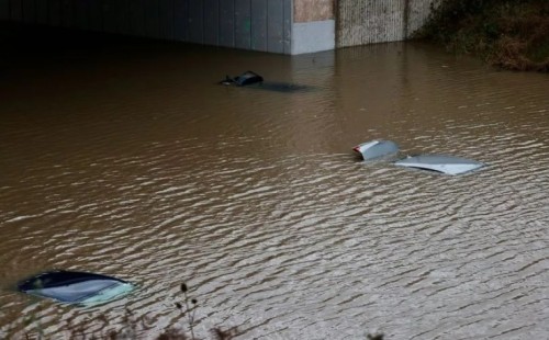 যুক্তরাজ্যের ম্যানচেস্টারে আকস্মিক বন্যা 