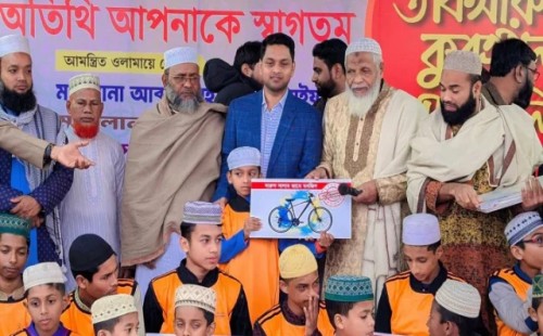 টানা ৪০ দিন জামাতে নামাজ পড়ে সাইকেল পেল ২৫ শিশু 