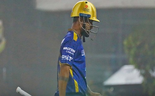 টস হেরে ব্যাটিংয়ে ঢাকা,বাদ লিটন 