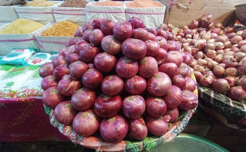 ৬০ টাকায় দেশি পেঁয়াজ, ভারতীয় পেঁয়াজ ৭০ টাকায় 