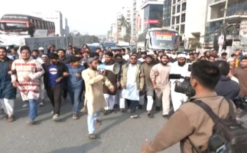 ওসি শাহ আলমকে ধরতে শিক্ষার্থীদের আল্টিমেটাম 