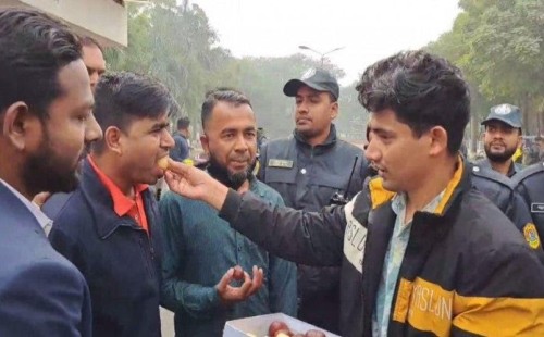 কাশিমপুর কারাগার থেকে বেরিয়ে আসছেন বিডিআর সদস্যরা 