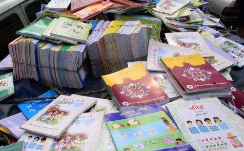 খোলাবাজারে শিক্ষার্থীদের ‘বিনামূল্যের’ বই, গ্রেপ্তার ২ 