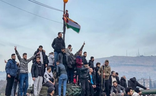 সিরিয়ায় অবাধে বিক্রি আসাদ আমলে নিষিদ্ধ হওয়া বই 