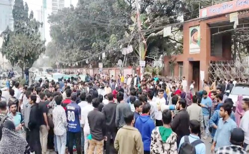 আমরণ অনশনে তিতুমীর কলেজের শিক্ষার্থীরা 