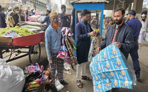 ইজতেমায় চাহিদার শীর্ষে প্লাস্টিকের বস্তা 
