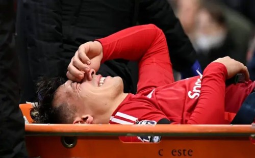 গুরুতর ইনজুরিতে লিসান্দ্রো মার্টিনেজ, মৌসুম শেষের শঙ্কা 