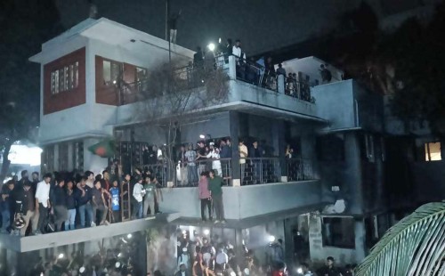 ধানমন্ডি ৩২ এ ছাত্র-জনতার ঢল, মিছিলের স্রোত 