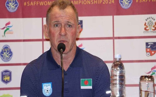 কোচ বাটলারের সাফ কথা, হয় ওরা, নয়তো আমি 