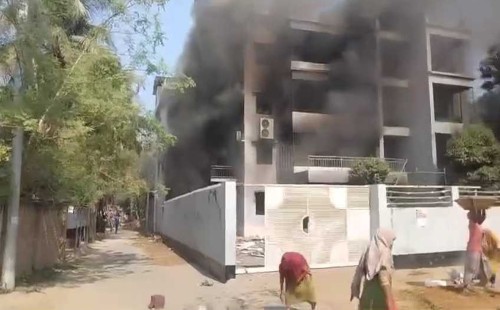 সাবেক প্রতিমন্ত্রী শাহরিয়ার আলমের বাড়িতে হামলা-আগুন 