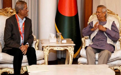 প্রধান উপদেষ্টার সঙ্গে বৈঠকে বসেছেন মির্জা ফখরুল 