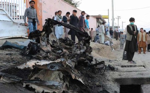 আফগানিস্তানে মন্ত্রণালয়ের সামনে হামলা! 