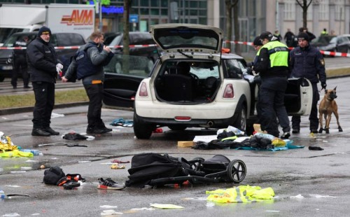 জার্মানিতে ভিড় রাস্তায় গাড়ি, আহত ২৮ 