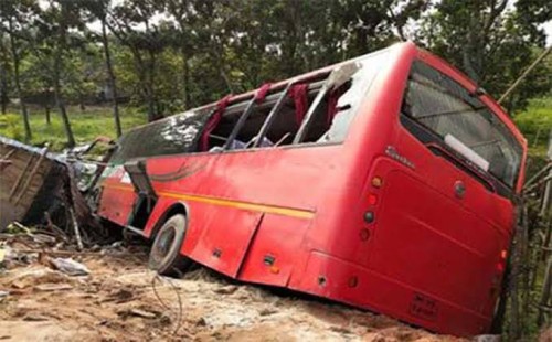 ঢাকা-মাওয়া এক্সপ্রেসওয়েতে তিন গাড়ির সংঘর্ষে আহত ১৫ 