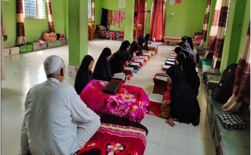 একই পরিবারে কোরআনের হাফেজ ৭৯ জন 