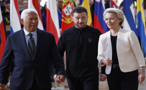 জেলেনস্কির পাশে ইইউ 