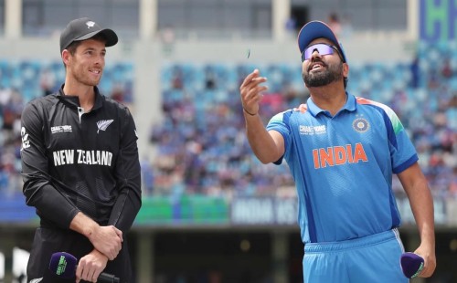 ফাইনালে টসে জিতে ব্যাটিংয়ে নিউজিল্যান্ড 