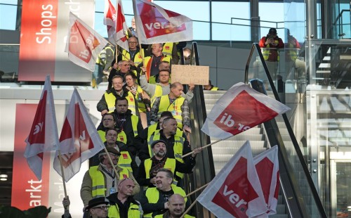 জার্মানিতে ধর্মঘটে ফ্লাইট বিপর্যয় 