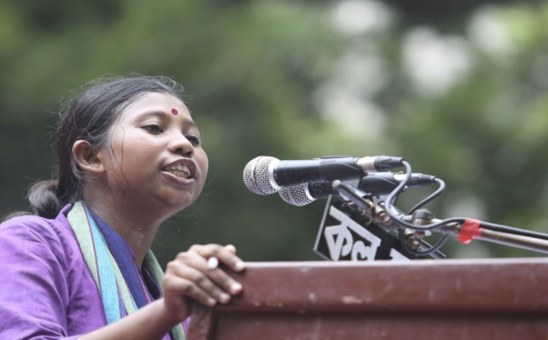 সেই লাকী আক্তারকে নিয়ে কে কী বলছেন 