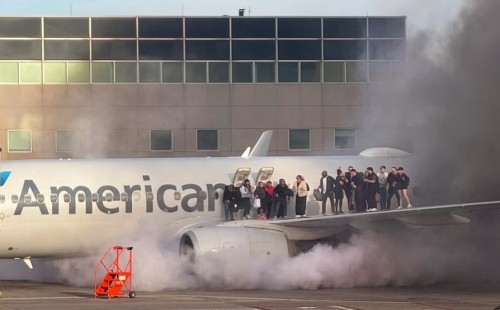 যুক্তরাষ্ট্রে যাত্রীবাহী বিমানে আগুন 