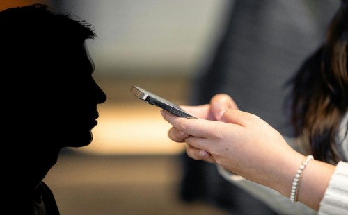 পরপুরুষকে ‘অশ্লীল’ মেসেজ স্বামীর নির্যাতন 