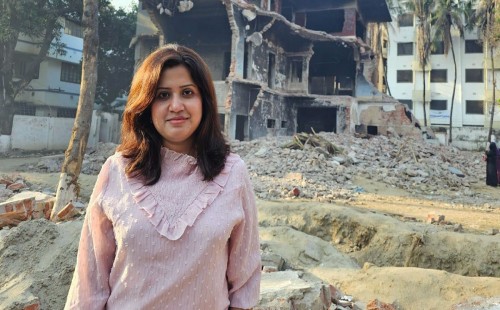 ৩২ নম্বরের সেই ভাঙা বাড়ির সামনে দাঁড়িয়ে যা বললেন ন্যান্সি 