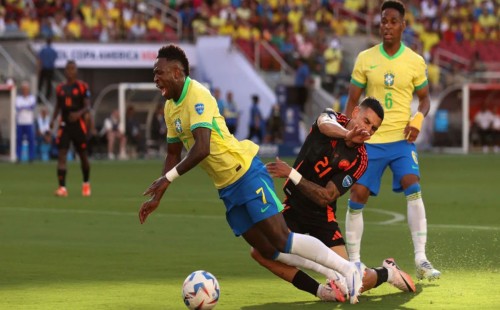 সাত জনকে বদলি করে কি নিয়ম ভাঙল ব্রাজিল? 