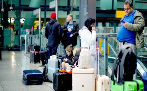 হিথ্রোতে দুর্ভোগে প্রায় ২ লাখ যাত্রী 