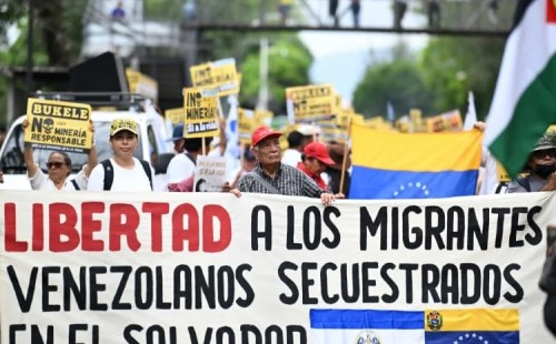 অভিবাসীদের মুক্তির আবেদন 