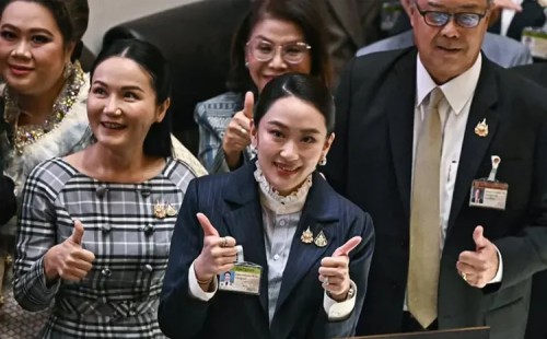 অনাস্থা ভোটে জিতেছেন থাই প্রধানমন্ত্রী 