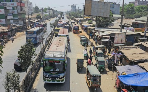 গাজীপুর মহাসড়কে বাড়ছে ঘরমুখো মানুষের চাপ 