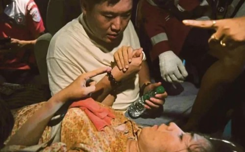 ৩০ ঘন্টা পর এক নারী উদ্ধার 