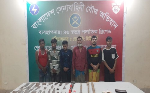 শ্যামলীতে সেনা অভিযান, ৬ সন্ত্রাসী গ্রেপ্তার 