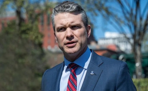 হেসগেথের চিফ অব স্টাফের পদত্যাগ 